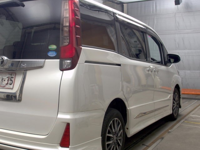 Toyota NOAH 2016 8048947-5