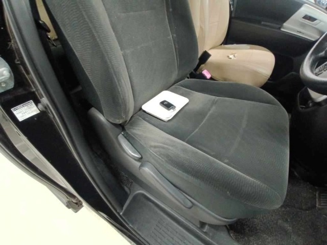 Toyota NOAH 2013 8048950-10