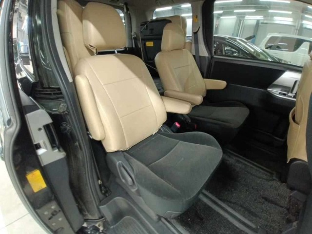 Toyota NOAH 2013 8048950-12