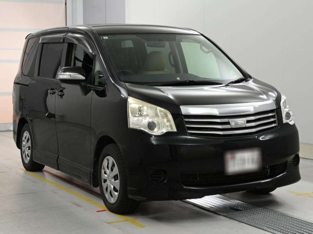 Toyota NOAH 2013 8048950-5