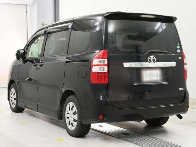 Toyota NOAH 2013 8048950-6