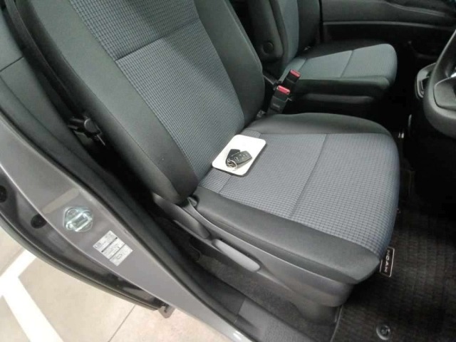 Toyota NOAH 2026 8048951-10