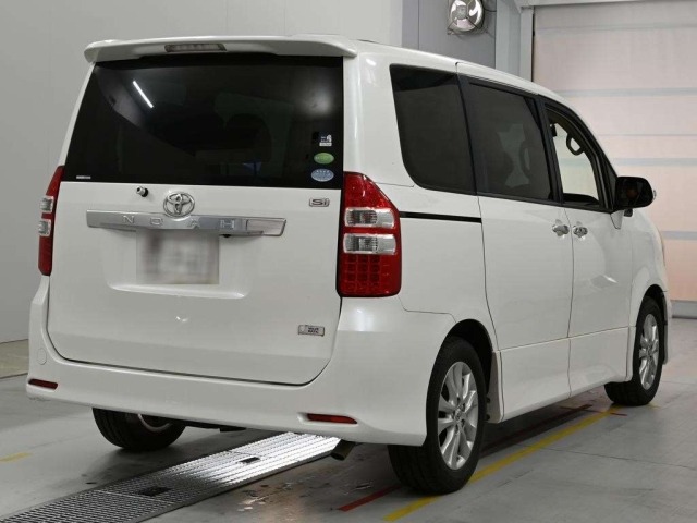 Toyota NOAH 2012 8048952-1