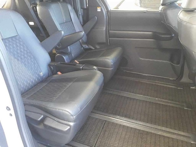 Toyota NOAH 2025 8048953-10