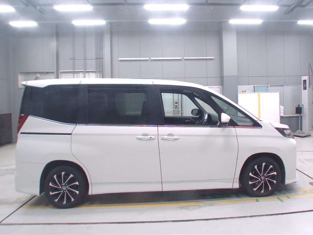 Toyota NOAH 2025 8048953-3