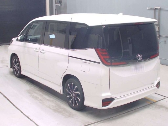 Toyota NOAH 2025 8048953-6
