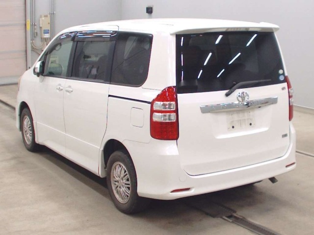 Toyota NOAH 2010 8048954-6