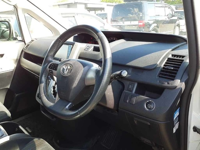 Toyota NOAH 2010 8048954-7