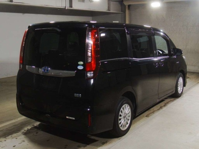 Toyota NOAH 2016 8048955-1