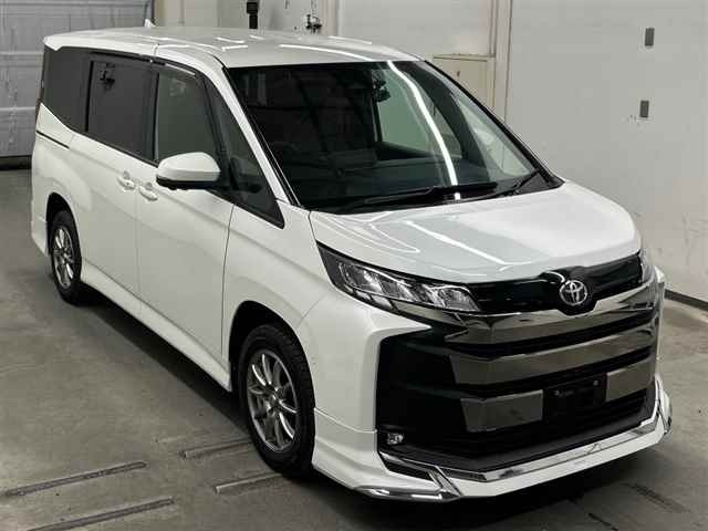 Toyota NOAH 2022 8048957-0