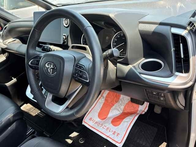 Toyota NOAH 2022 8048957-3
