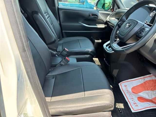 Toyota NOAH 2022 8048957-7
