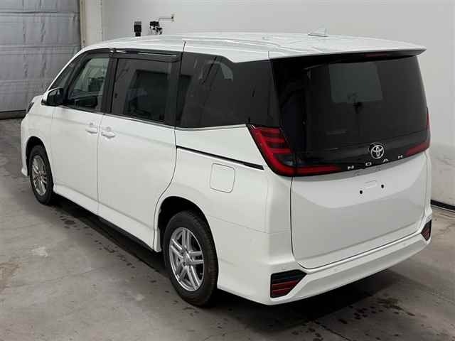 Toyota NOAH 2022 8048958-1