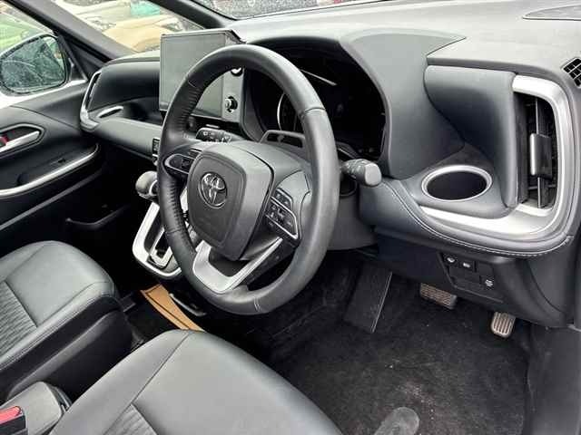 Toyota NOAH 2022 8048958-3
