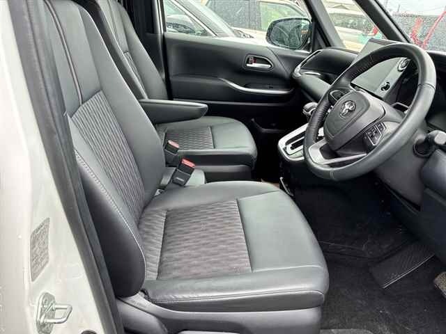 Toyota NOAH 2022 8048958-7