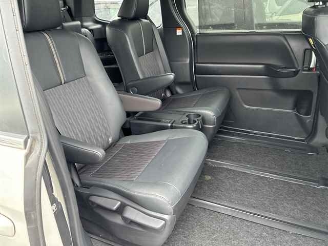 Toyota NOAH 2022 8048958-8