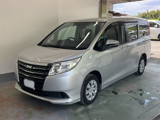 Toyota NOAH 2016 8048961-0
