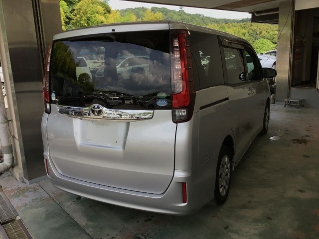 Toyota NOAH 2016 8048961-4