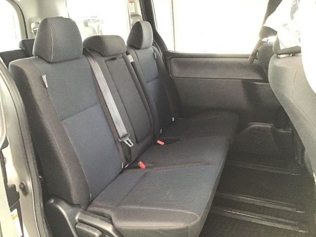 Toyota NOAH 2016 8048961-6