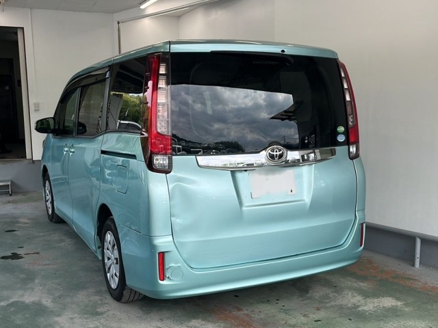 Toyota NOAH 2016 8048962-1