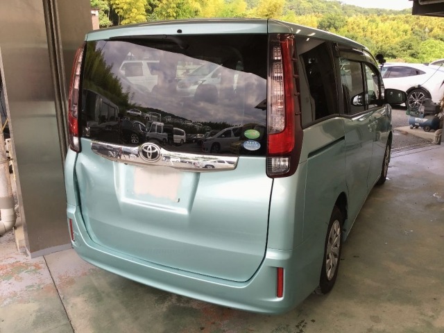 Toyota NOAH 2016 8048962-4