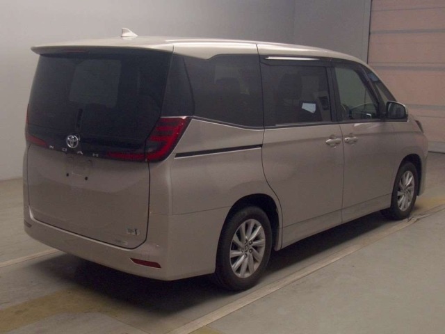 Toyota NOAH 2023 8048964-1