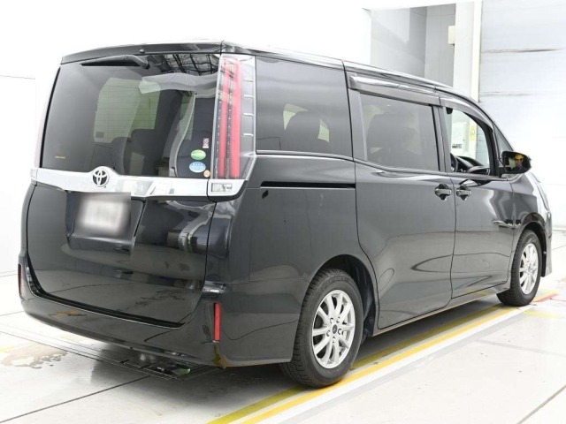 Toyota NOAH 2017 8048968-1