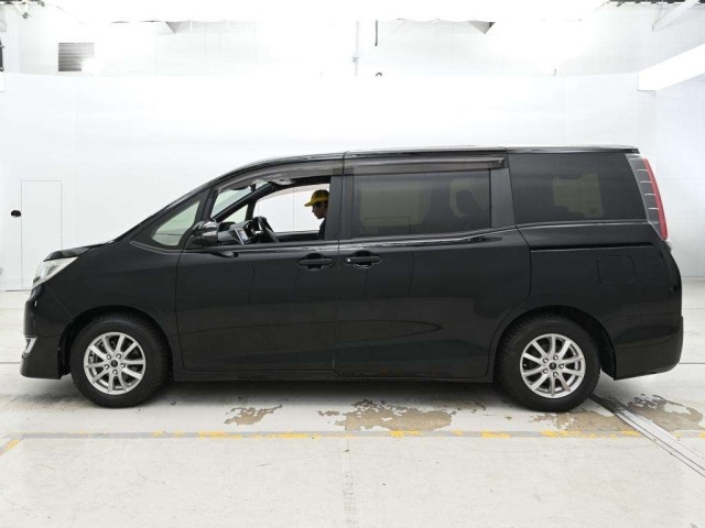 Toyota NOAH 2017 8048968-4