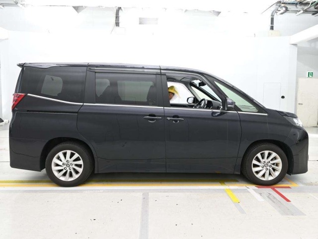 Toyota NOAH 2023 8048969-3
