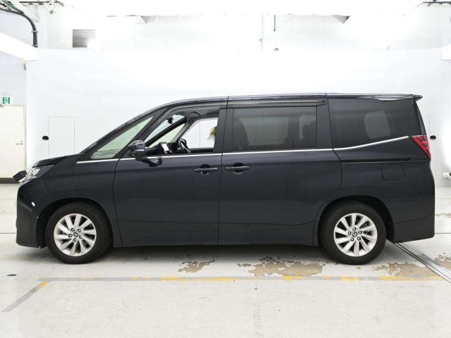 Toyota NOAH 2023 8048969-4