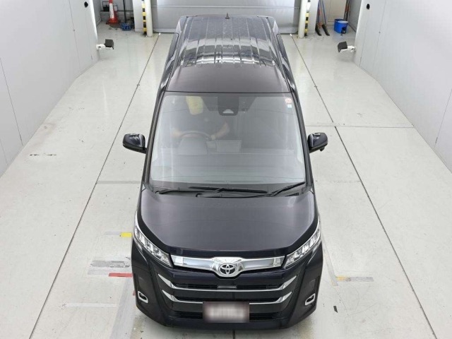 Toyota NOAH 2023 8048969-7