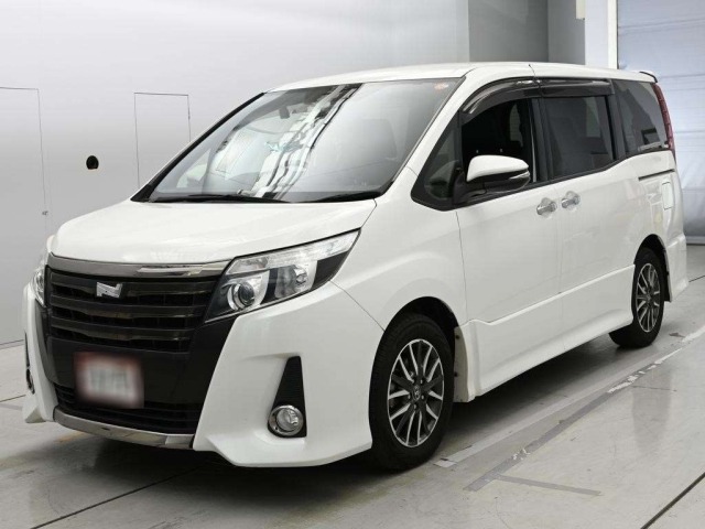 Toyota NOAH 2017 8048971-0