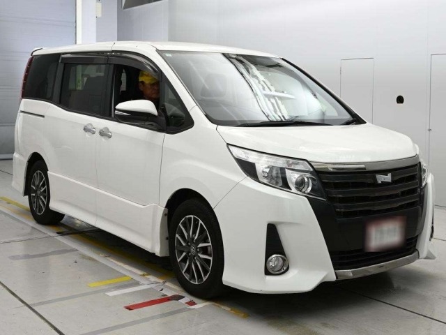 Toyota NOAH 2017 8048971-5