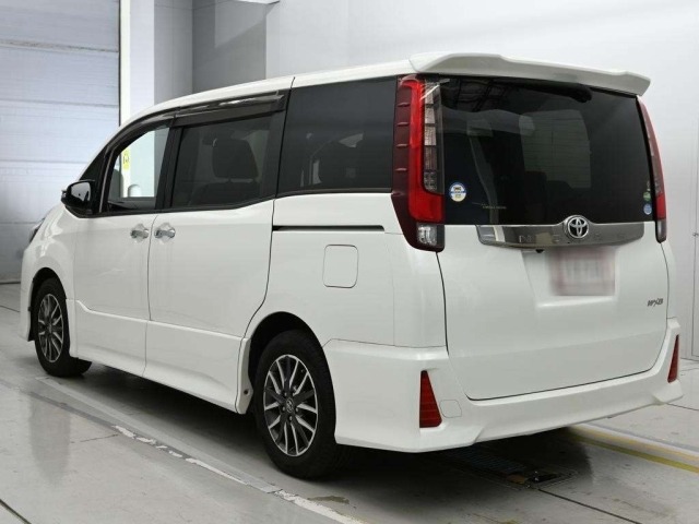Toyota NOAH 2017 8048971-6