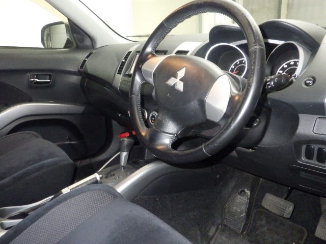 Mitsubishi OUTLANDER 2010 8040648-3