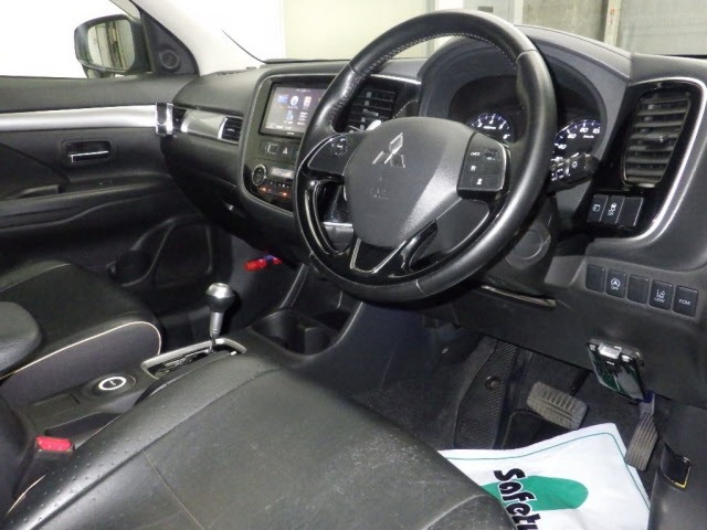 Mitsubishi OUTLANDER 2016 8040657-3