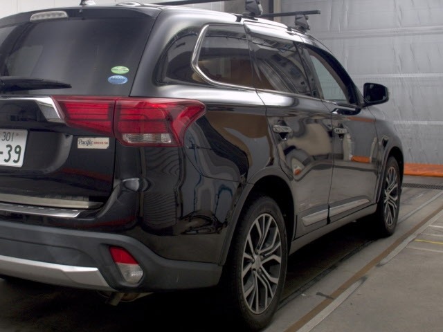 Mitsubishi OUTLANDER 2016 8040657-5