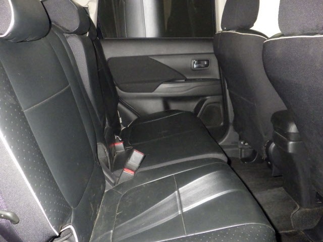 Mitsubishi OUTLANDER 2016 8040657-8