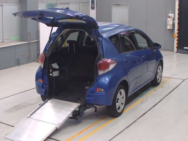 Toyota RACTIS 2015 8049616-1