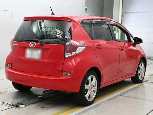 Toyota RACTIS 2016 8049632-1