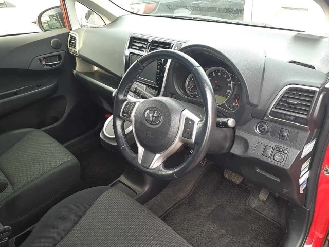 Toyota RACTIS 2016 8049632-9