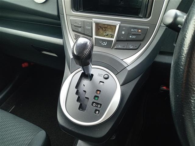Toyota RACTIS 2012 8049639-6