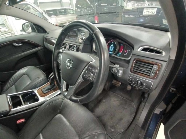 Volvo V70 2013 8041998-9
