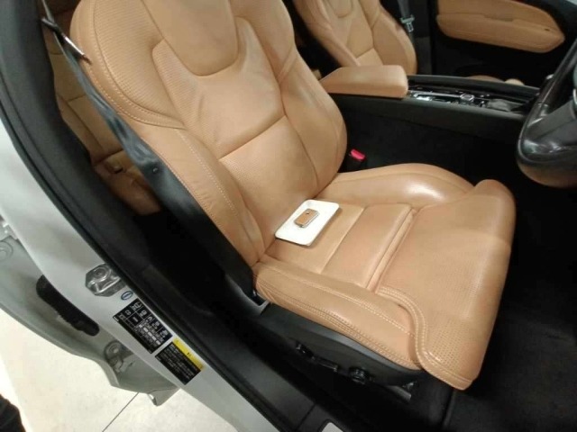 Volvo XC60 2018 8048989-10