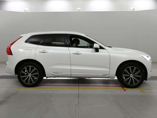 Volvo XC60 2018 8048989-3