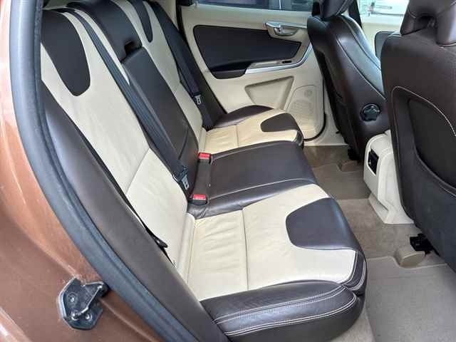 Volvo XC60 2009 8048990-8