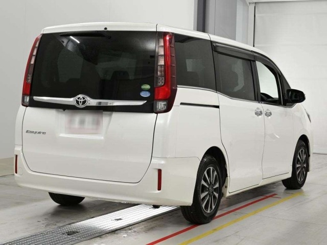 Toyota ESQUIRE 2017 8056972-1