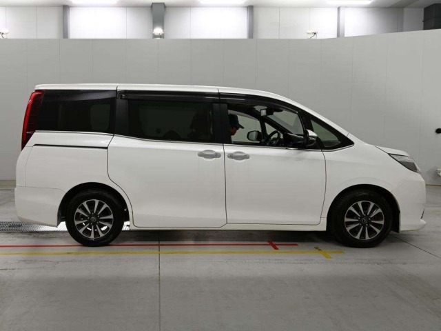Toyota ESQUIRE 2017 8056972-3