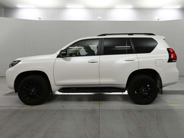Toyota LAND CRUISER PRADO 2023 8056497-4