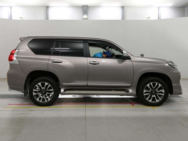 Toyota LAND CRUISER PRADO 2022 8056502-3